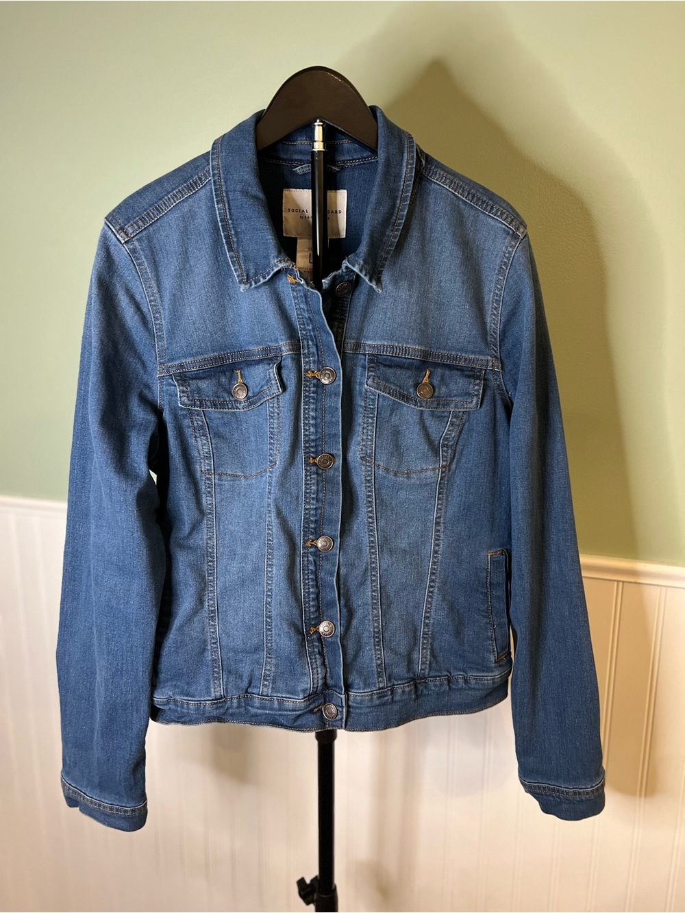 Social Standard by Sanctuary Classic Blue Denim Jacket w/Button Closure. Size L